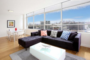 Gadigal Groove - Modern and Bright 3BR Executive Apartment in Zetland with Views